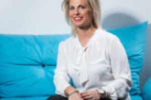 Acum este momentul pentru dans, pictură, sport, citit! Mihaela Stoica, antreprenor şi psihoterapeut, ne ajută să trecem peste emoţiile negative generate de perioada de criză!