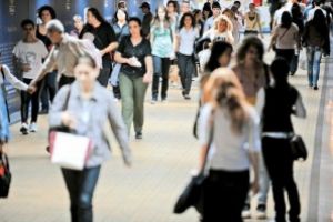 Angajatorii care reduc activitatea beneficiaza de indemnizatia din bugetul de somaj pentru maximum 75% din somaj