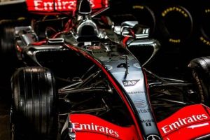 Reprofilare în Formula 1: echipele încep să producă aparate de respiraţie artificială