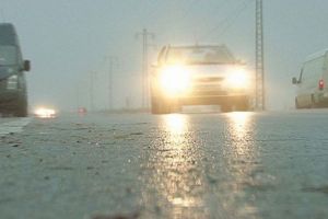 Atenţie în trafic – Se circulă în condiţii de vizibilitate redusă şi carosabil umed