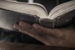 Un pastor din Timiş a sfidat Ordonanţa Militară şi a ţinut o slujbă cu zeci de persoane