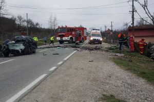 Tragedie in judetul Valcea! Doua persoane au murit intr-un accident rutier (galerie foto)   