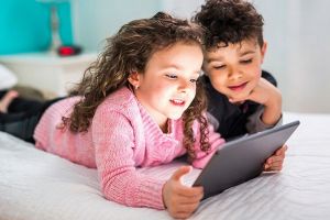 Program online pentru copii: spectacole, interviuri, poveşti şi tutoriale publicate pe Facebook de Teatrul Arcadia  
