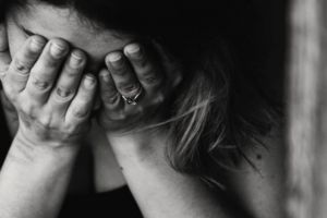 Sibiancă bătută până la inconştienţă de fostul soţ în plină stradă – Individul e liber