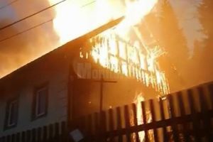 Un incendiu violent a afectat grav o locuinţă din comuna Iacobeni