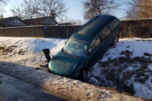 Un tânăr din Botoşani a produs un accident cu victimă. A încercat să-i păcălească pe poliţişti, modificând locul producerii accidentului