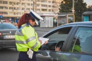ATENŢIE! Luni seara intră în vigoare interdicţia de a circula fără adeverinţă sau declaraţie pe propria răspundere/ MODEL