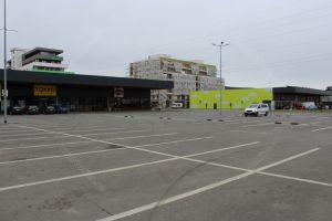 Magazinele de haine şi încălţăminte din B1 Shopping s-au închis (FOTO)