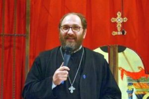 Preotul Constantin Necula: ”Este momentul să fim uniţi, aproape, dar stând departe unii de alţii!”