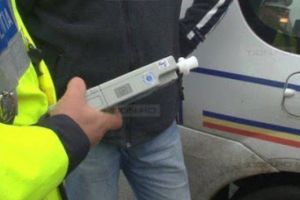 Un şofer beat s-a răsturnat cu maşina în judeţul Timiş