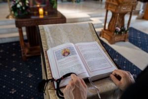 Noi măsuri privind slujbele şi activităţile sociale bisericeşti