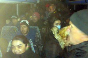 Navetişti înghesuiţi: Bihorenii acuză că firmele care asigură transportul în judeţ nu au suplimentat cursele