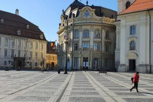 Vârstnicii din Sibiu ajutaţi de Primărie să se aprovizioneze cu mâncare şi medicamente