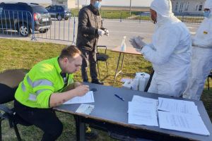 Din această seară deplasarea în afara locuinţei va fi permisă pe propria răspundere