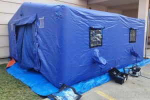 Izolaţi cu forţa! În Oradea, au fost montate corturi de campanie unde vor fi puşi sub pază cei care nu respectă auto-izolarea