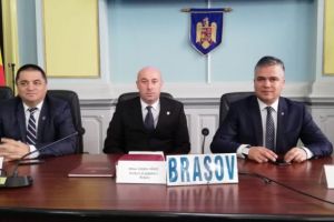 Prefectul Braşovului a socializat cu directorii de stat şi spitale private. Concluzie: „Ne confruntăm cu o situaţie gravă!