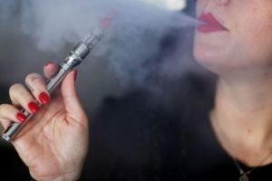 Avertisment: Noul coronavirus se poate transmite prin vaporii din ţigările electronice