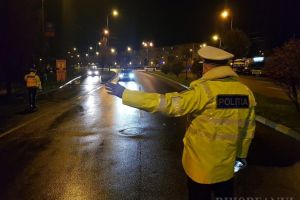 Nu e de glumă! Poliţia face razii şi în Bihor, pentru a-i controla pe cei care ies din case după 10 seara! (FOTO / VIDEO)