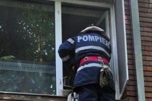UPDATE| Încă o femeie găsită DECEDATĂ, în casă, în Alba Iulia. Pompierii au intervenit pentru deblocarea uşii