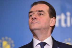 DELIR total! Orban il contrazice pe Iohannis si permite persoanelor in varsta sa iasa din casa in anumite intervale orare. Adica sa iasa TOTI, la inghesuiala!