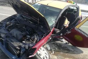 FOTO Accident cu trei victime după coliziunea a două maşini