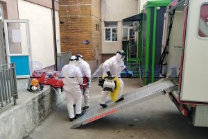 Pericol de contaminare în masă la Botoşani! Cadrele medicale care au intrat în contact cu tânăra cu coronavirus au plecat la familiile lor