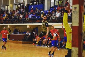HC Dobrogea Sud acasa: Extrema Vencel Csog tanjeste dupa antrenamentele cu echipa si dupa o sala a sporturilor plina   