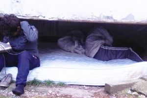 Autorităţile locale, obligate să răspundă de persoanele fără adăpost pe perioada Stării de Urgenţă
