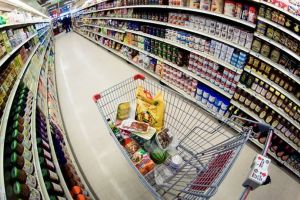 Magazinele şi pieţele, obligate să delimiteze clar zonele destinate clienţilor – Ordonanţă militară