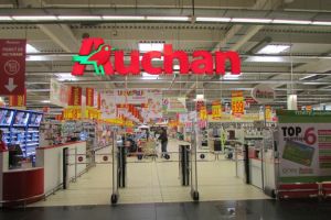 Magazinul Auchan are program mai scurt