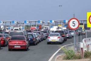 Se întorc băcăuanii plecaţi în străinătate. Unii anunţă autorităţile, cei mai mulţi, nu