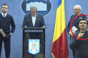 RESPECT! Bogdan, voluntarul care ”traduce” persoanelor cu deficienţe de auz mesajele despre Covid-19!