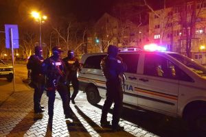 Două persoane care nu au stat în izolare, amendate şi duse la un centru de carantină