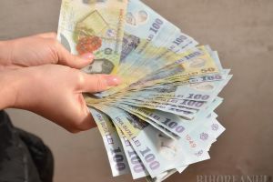 Anunţ important al ministrului Finanţelor: Cei care nu-şi pot plăti ratele pot cere păsuire de la bănci!