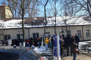 Aglomeraţie de nedescris la testarea pentru coronavirus a angajaţilor Spitalului Judeţean Suceava