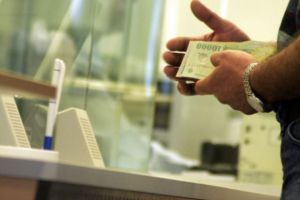 Anunţul pentru cei care au credite la bănci. Cu cât se amână plata lor