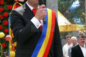 Primarul, viceprimarul şi consilierii din Poiana Stampei au donat 8. ...