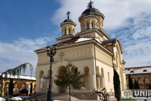 VIDEO| Clopotele bisericilor din Alba Iulia şi din ţară au sunat timp de 1-2 minute la ora 12.00 în ziua de Buna Vestire