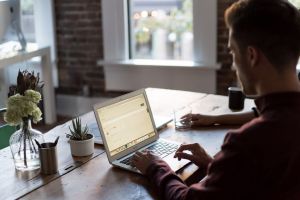 Cum să lucrezi eficient de acasă – Sfaturi utile pentru productivitate