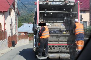 Doi consilieri locali cer Supercom să îşi protejeze angajaţii şi să ridice gratuit deşeurile de la spitale