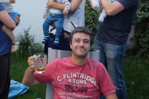 Doamne fereste! Suntem cu un picior in groapa, iar USR-istii se tin de glume macabre la adresa batranilor