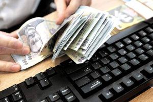 Ministrul Finanţelor: Românii îşi vor putea amâna ratele la bănci pentru 9 luni