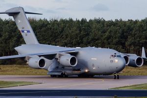 Transport aerian cu 45 de tone de echipamente medicale, de la Seul la Bucureşti, cu o aeronavă NATO.