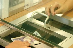 Măsuri de sprijin pentru oameni. Plata ratelor se poate amâna până la sfârşitul anului