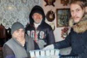 Crucea Roşie vine în sprijinul bătrânilor. 5.000 de iaurturi distribuite la Moldova Nouă