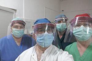 Echipele de robotică din Năsăud şi Beclean au confecţionat primele viziere pentru angajaţii din spitale
