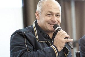 „TĂIAŢI ABSOLUT TOT! Tăiaţi pensii speciale, daţi o pauză financiară clericilor bisericii, reduceţi salariile nesimţite” – soluţia unui milionar român pentru a depăşi criza economică