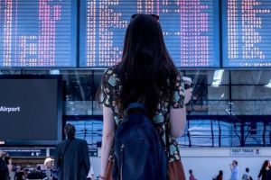 Povestea unui tată care şi-a luat fata de la aeroport, din Timişoara, şi a dus-o în izolare: Suntem aproape, dar păstrăm distanţa
