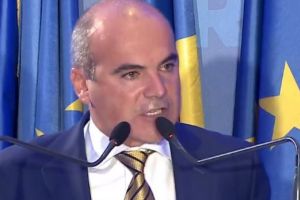 Rareş Bogdan şochează România: Dacă v-ar mânca inima câinii şi tot ar fi puţin!