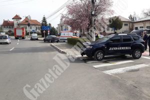 O maşină a jandarmeriei, lovită de un şofer care nu s-a asigurat